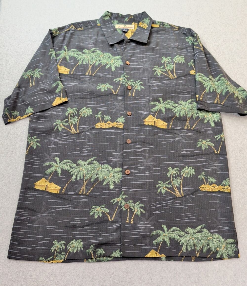 Tommy Bahama Men MED Short Sleeve Hawaiian Shirt 100% Silk Palm Trees Beach Huts